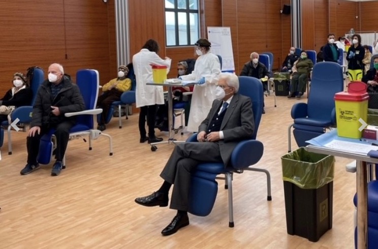 Covid, insulti e minacce via social a Mattarella durante prima ondata pandemia: perquisizioni