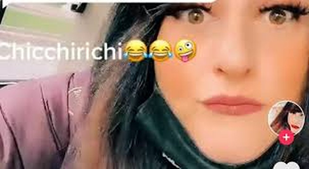 Autista o 'influencer'? Auto-filmava i suoi ‘teatrini’ guidando un mezzo pubblico. Ota la 38enne rischia il posto