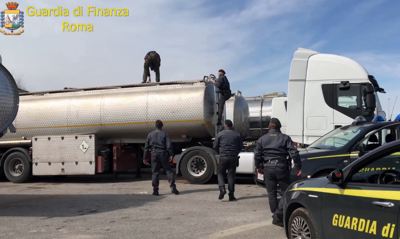 Traffico di carburante di contrabbando scoperto ai Castelli Romani: 21 denunciati