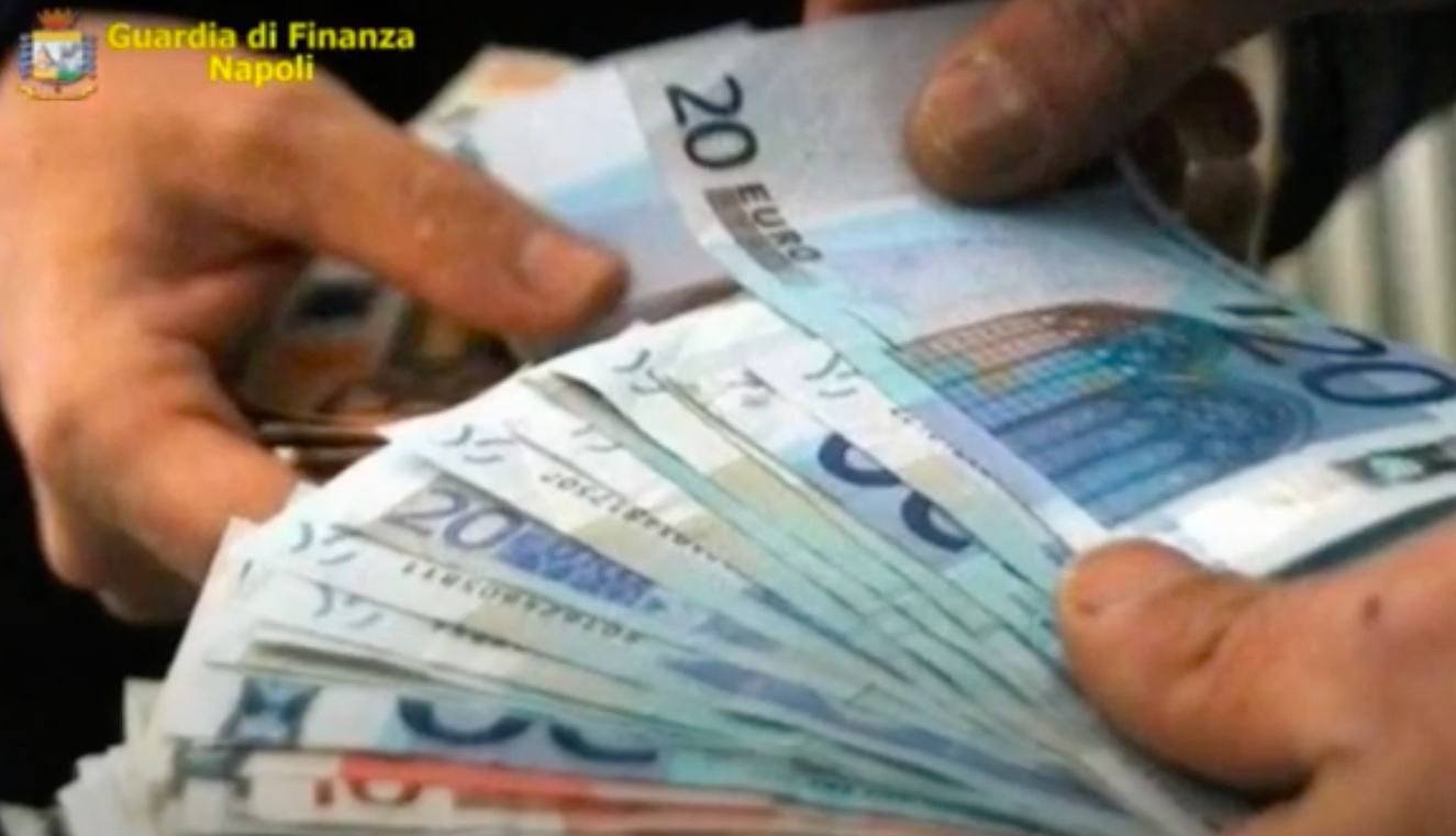 Usura, prestiti con interessi fino al 400% a imprenditori di Latina e Napoli: sequestro beni e denuncia per coppia strozzini