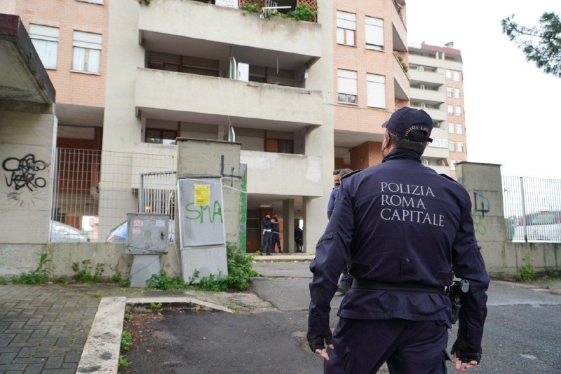 Pomezia, maxi blitz nelle case popolari di Roma Capitale: 45 denunciati per occupazione abusiva