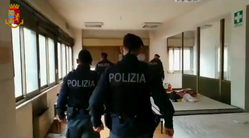 Roma, sgomberata palazzina occupata a Castel Giubileo: identificate 18 persone