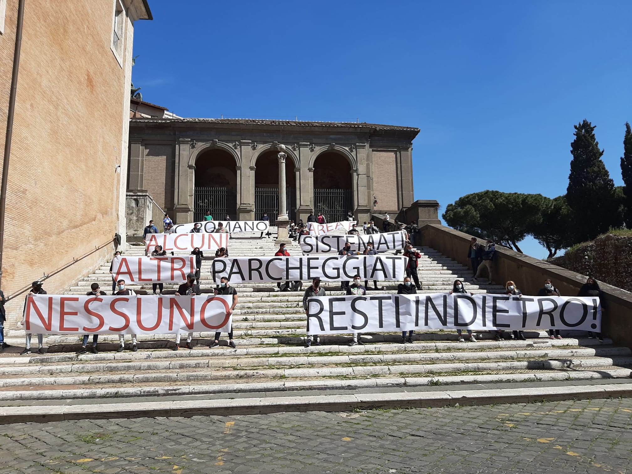 Roma, manifestazione famiglie rom dell'area F di Castel Romano: "Raggi mantenga le promesse"