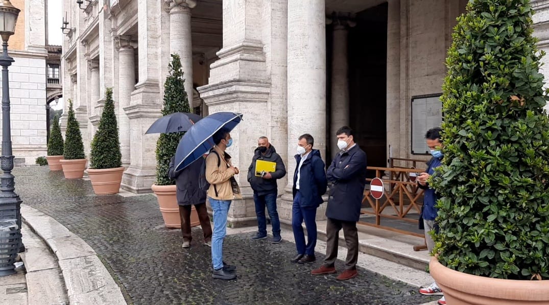 Roma, il vuoto della politica sulla gestione del patrimonio indisponibile. Fassina: "No a sgomberi. Spazi sociali si valorizzano"