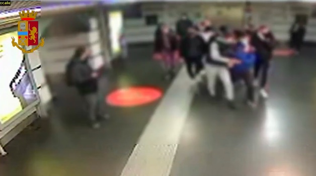 Roma, rapine in serie tra Termini e Flaminio: presa baby gang “Il trio che spacca”