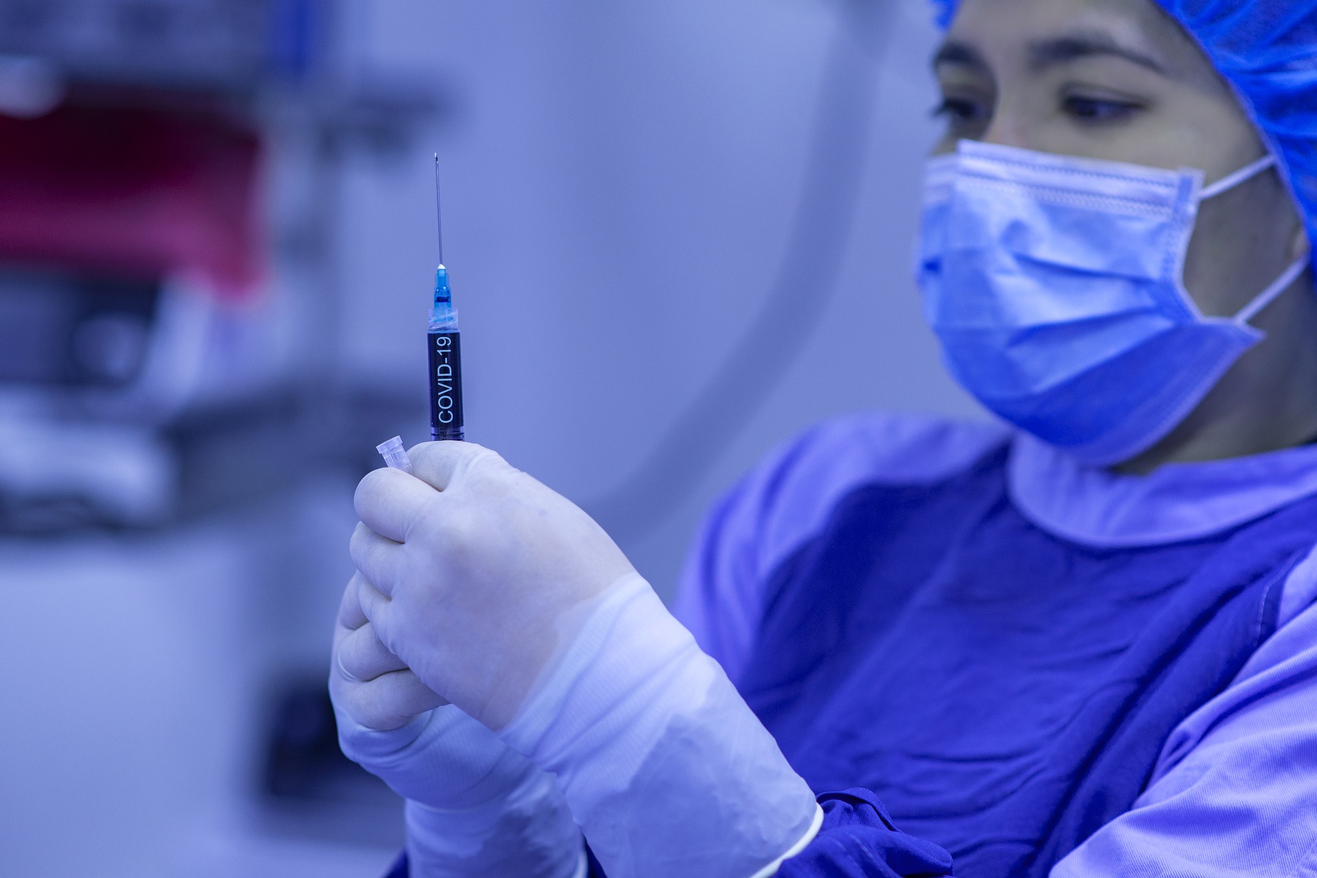 Covid, attesa per Johnson & Johnson. AstraZeneca per gli under 60