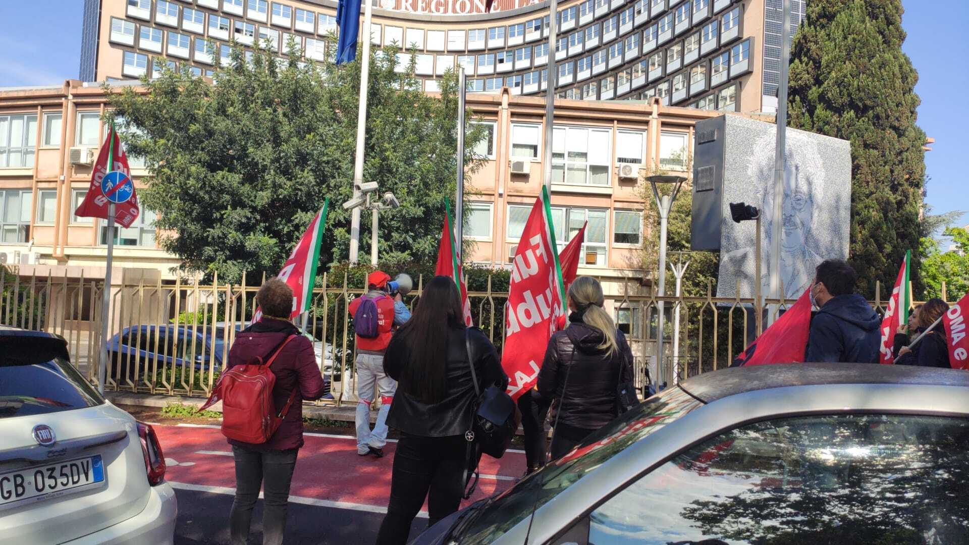 Lavoratori del Centro di Educazione Motoria, protesta a Roma: "Dipendenti sono alla fame"