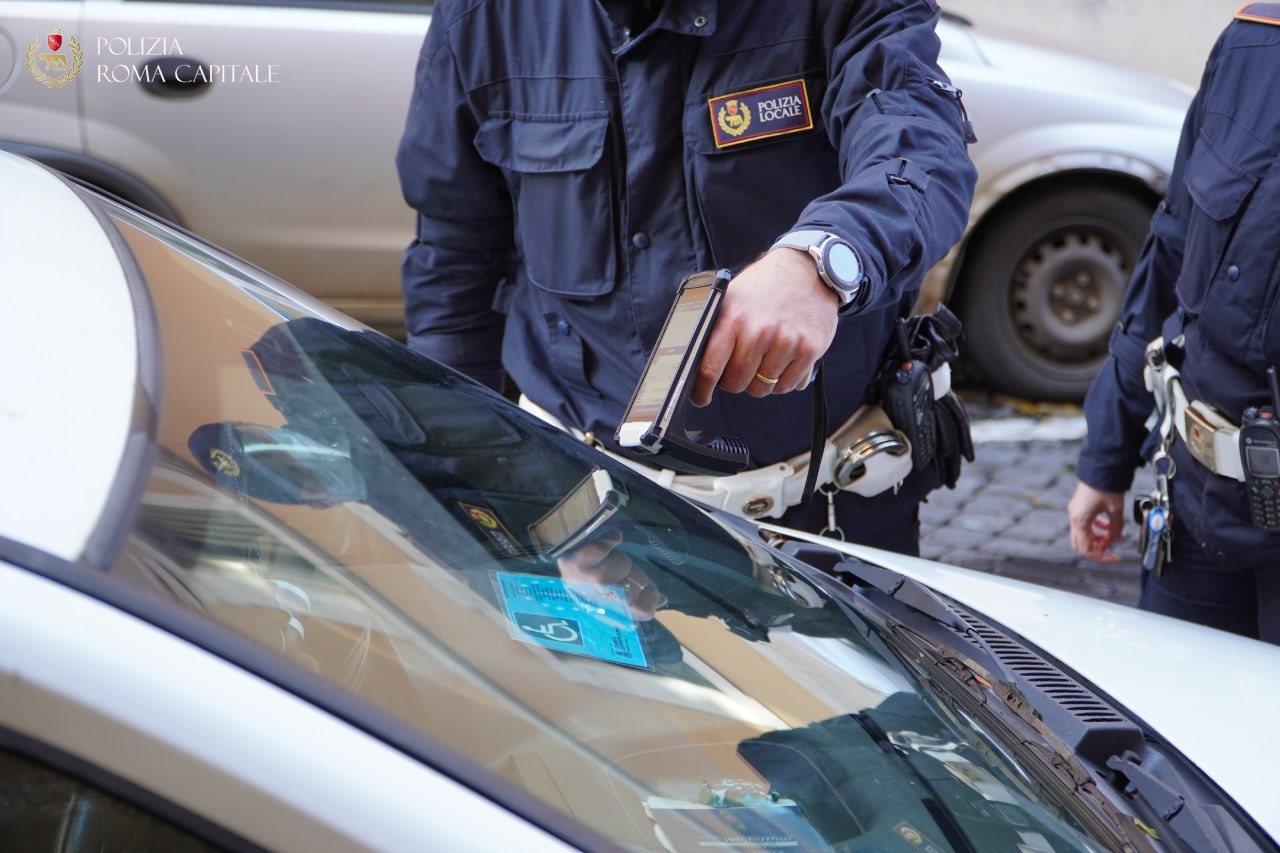 Roma, 70 pass disabili ritirati dall'inizio dell'anno: scaduti o utilizzati dopo la morte del titolare