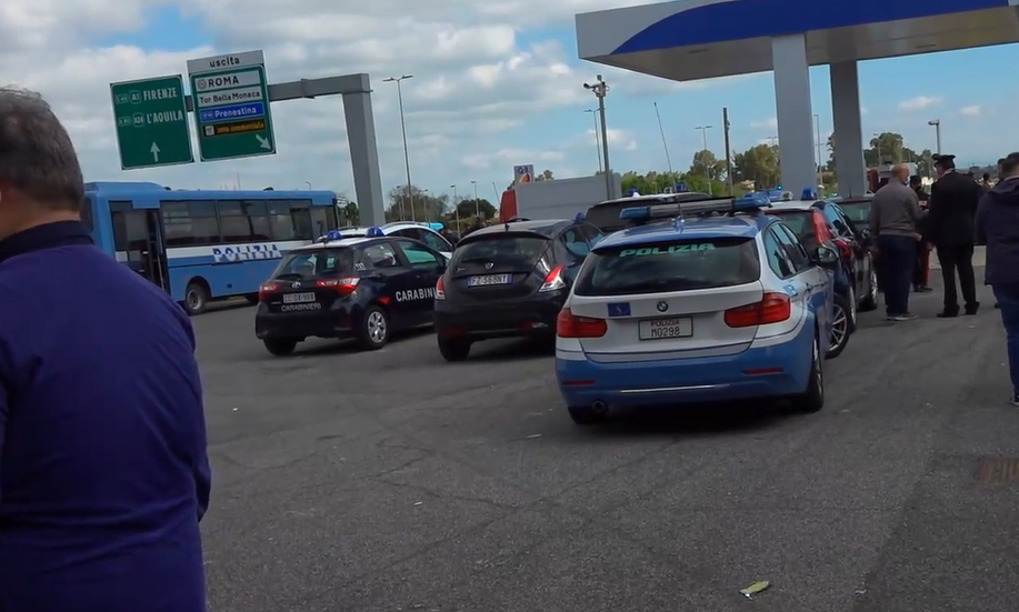 Roma, i lavoratori del gioco di Stato bloccano il GRA. "Ci stanno togliendo tutti i diritti!"