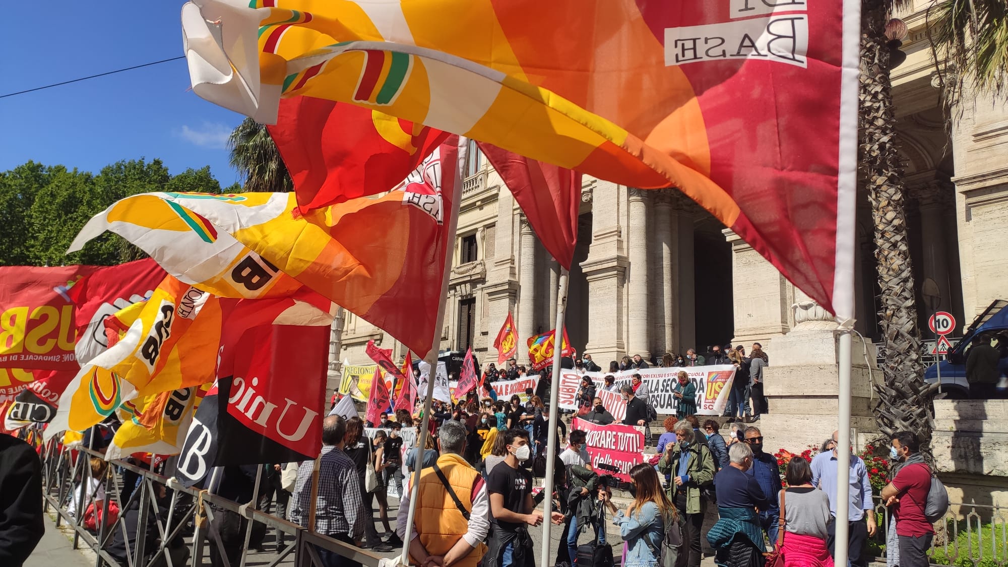 Roma, sciopero nazionale della scuola. "Per un anno la scuola pubblica non ha funzionato"
