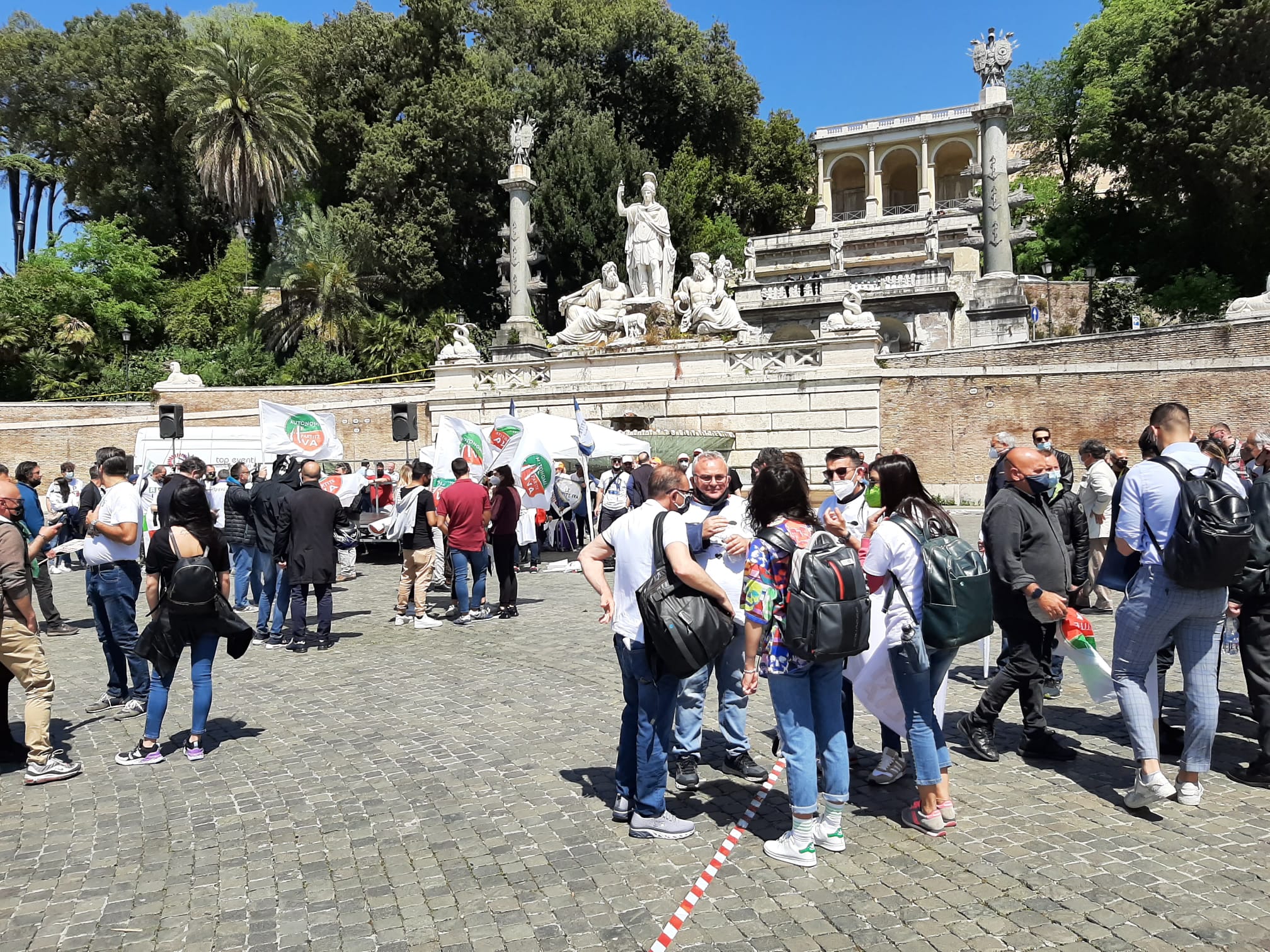 Roma, partite iva e ristoratori in piazza: "Riaperture incondizionate"