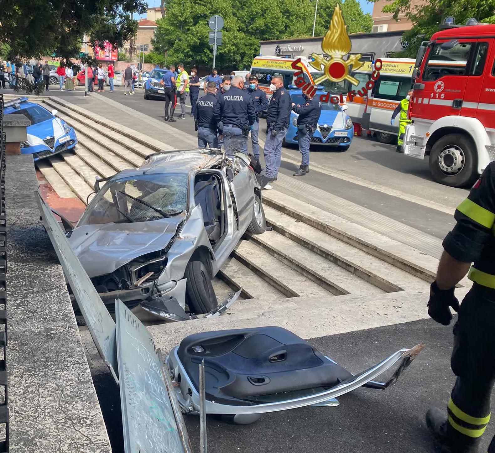 Roma, inseguimento da film al Trionfale: per scappare alla Polizia si schianta sulle scale