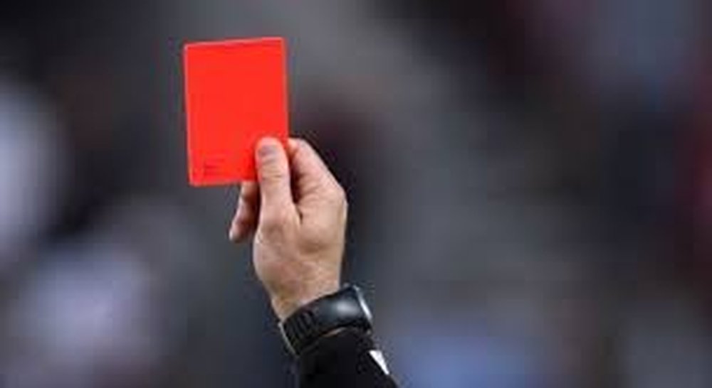 Serie A, cartellino rosso per tre arbitri e 4 assistenti: incongruenze contabili nel compilare i rimborsi spese