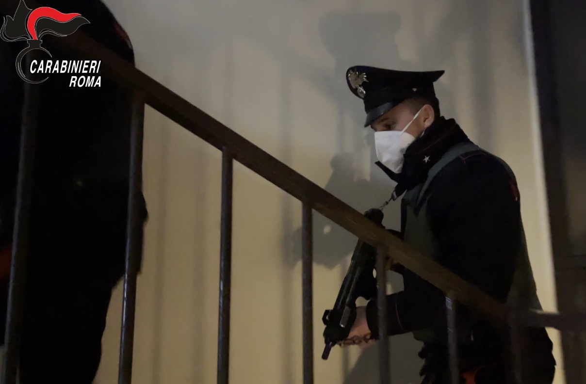 Roma, smantellato cartello della droga legato alla criminalità pugliese: 13 arresti