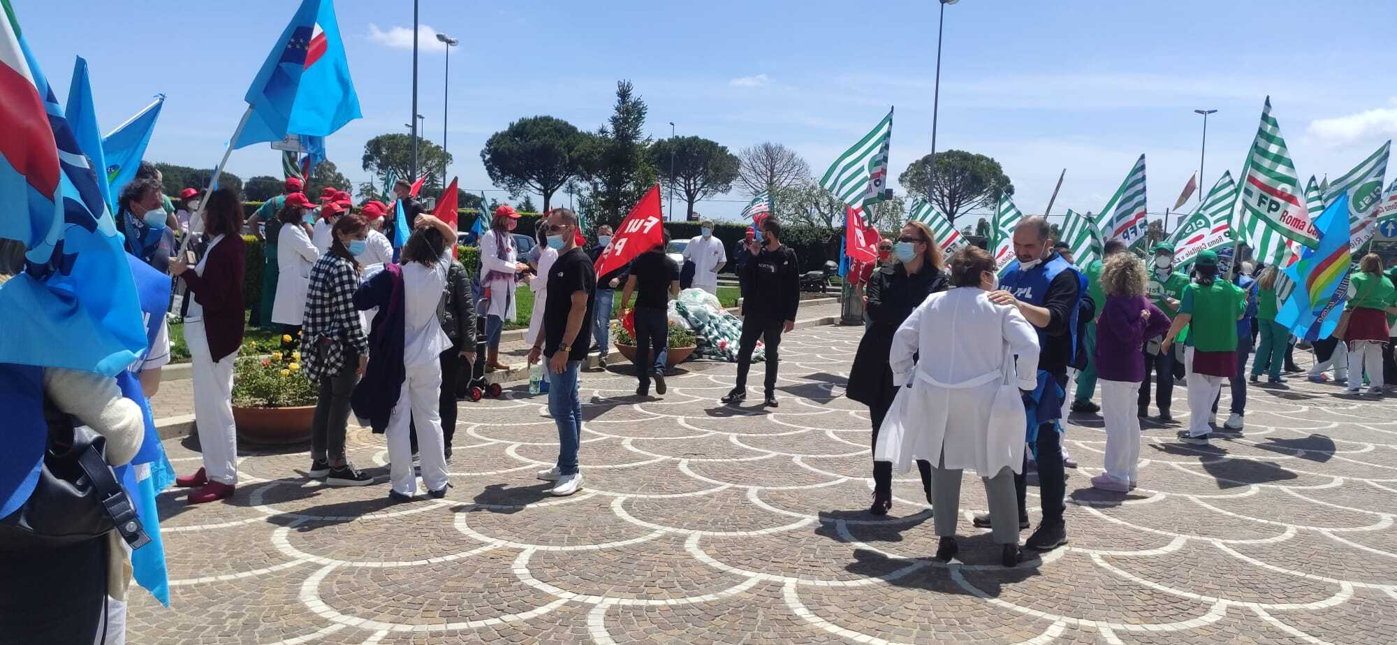 Sant'Andrea, dipendenti in protesta per straordinari non pagati: "Chiediamo rispetto"