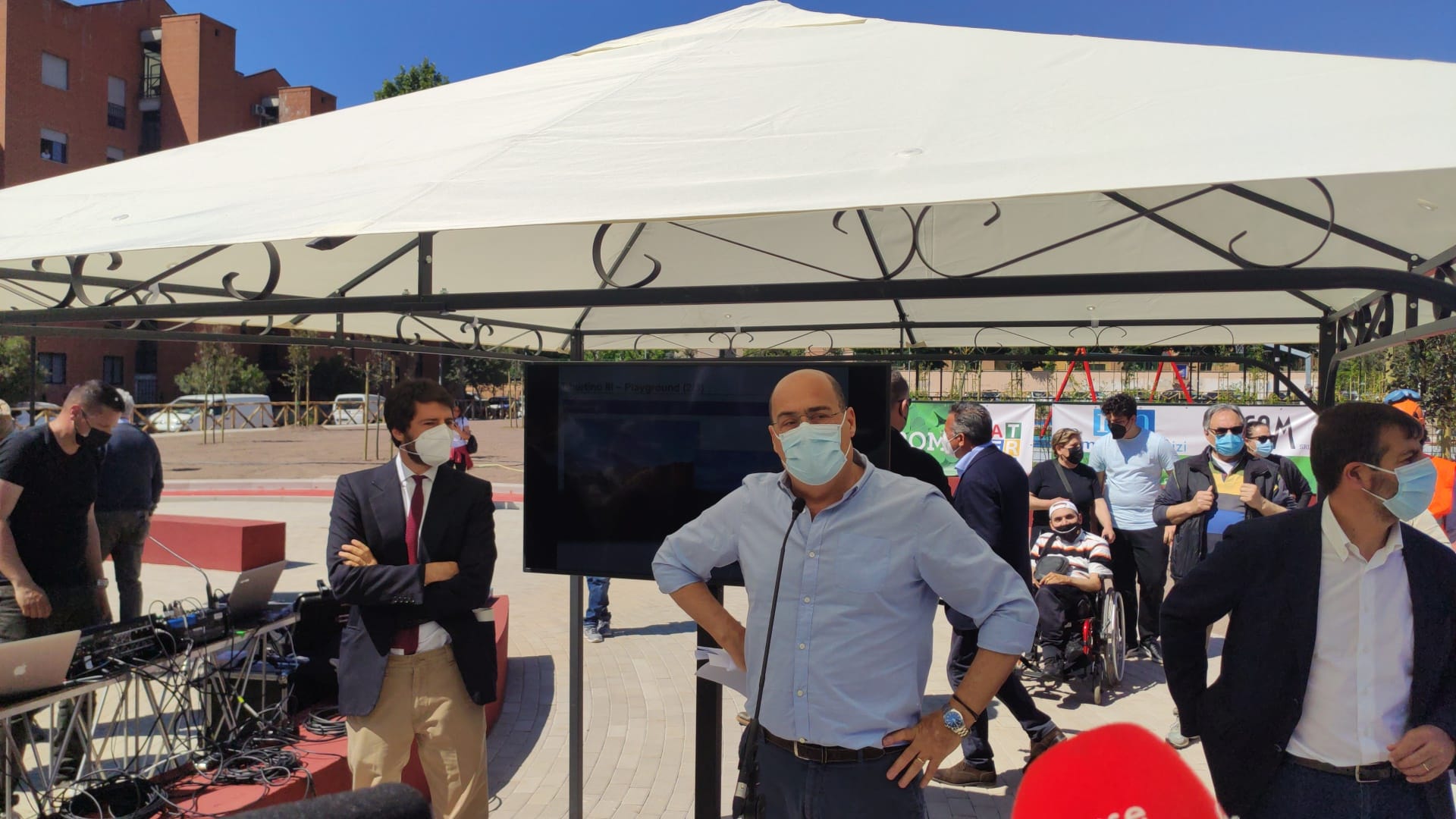 Zingaretti: "I cittadini delle altre Province e Regioni si sono rotto i co...ni della monnezza di Roma"