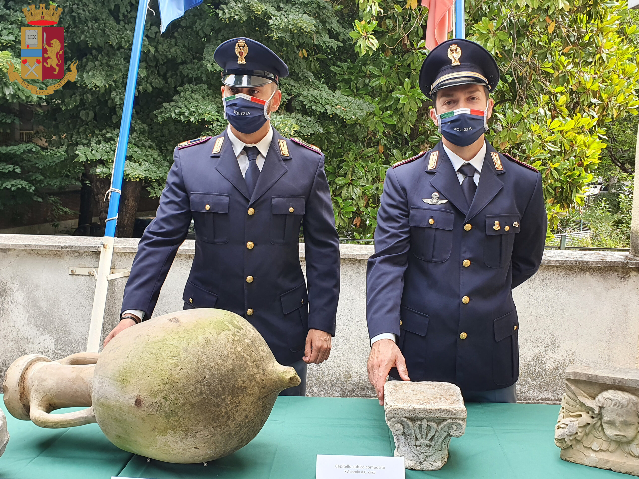 Roma, via vai di reperti antichi in un bar sulla Tuscolana: 3 denunciati
