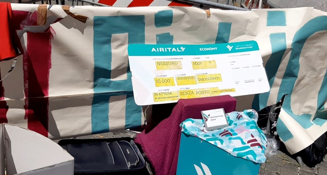 Air Italy, lavoratori e lavoratrici in piazza Montecitorio contro i licenziamenti