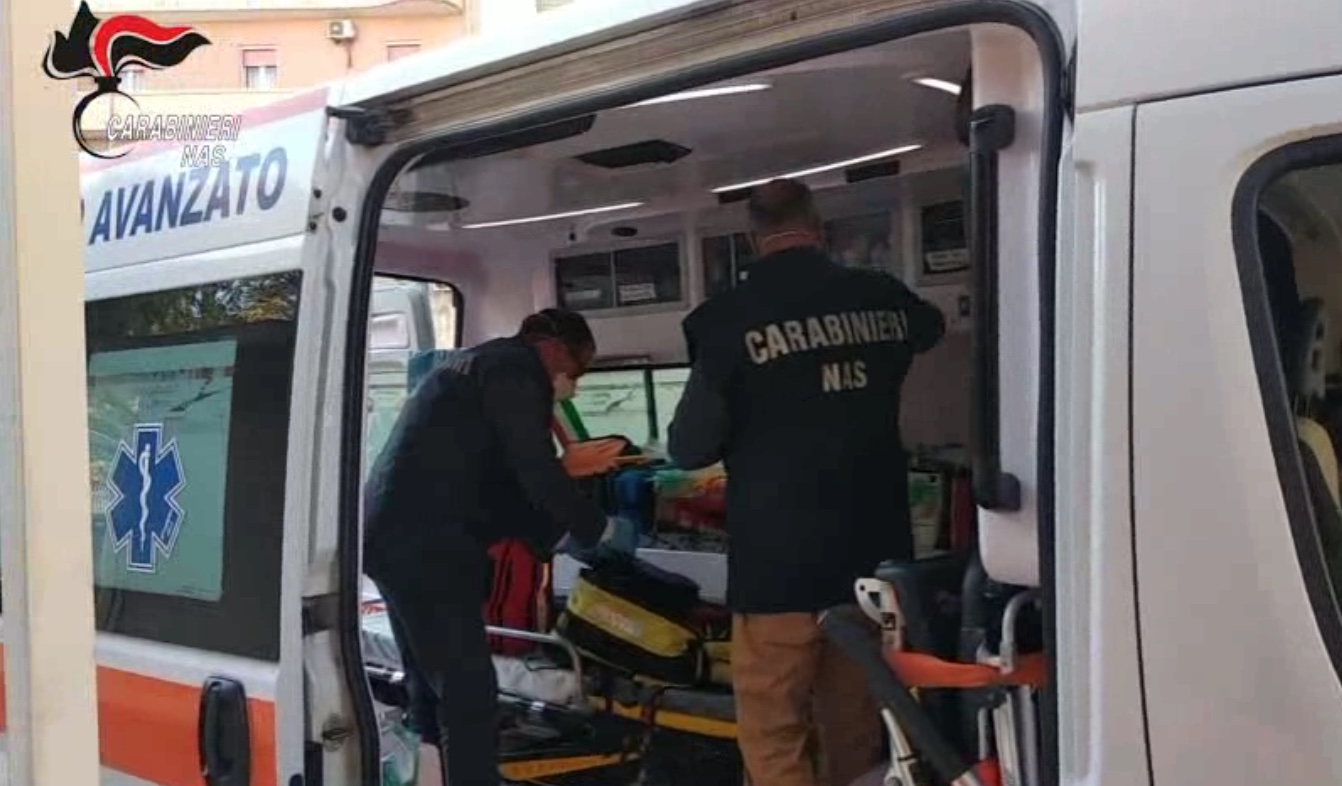 Controlli Nas, 160 ambulanze irregolari su 1.297: a Roma anche l'autista furbetto