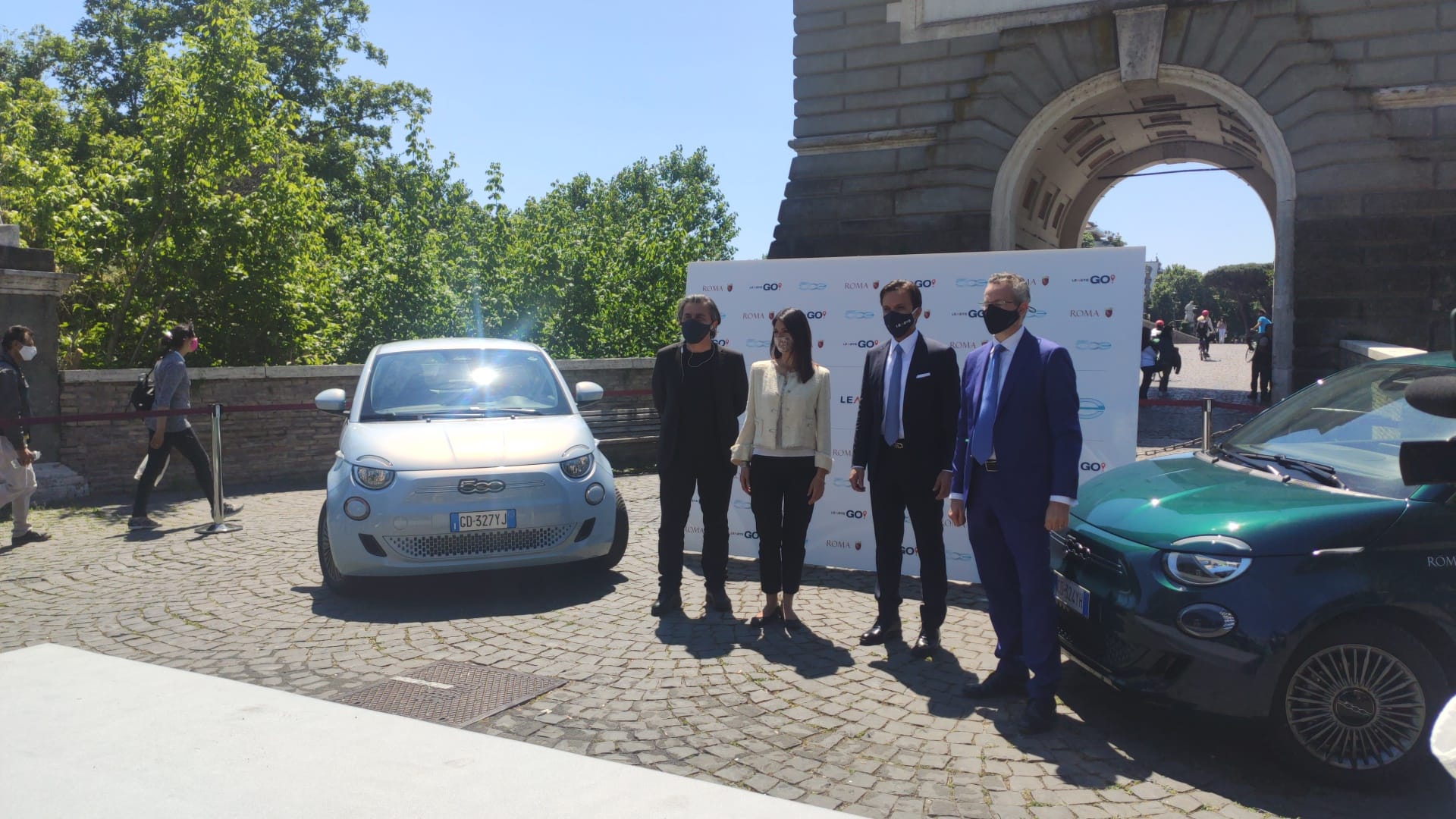 LeasysGO! A Ponte Milvio presentato il car sharing con le 500 elettrice: presente la sindaca Raggi