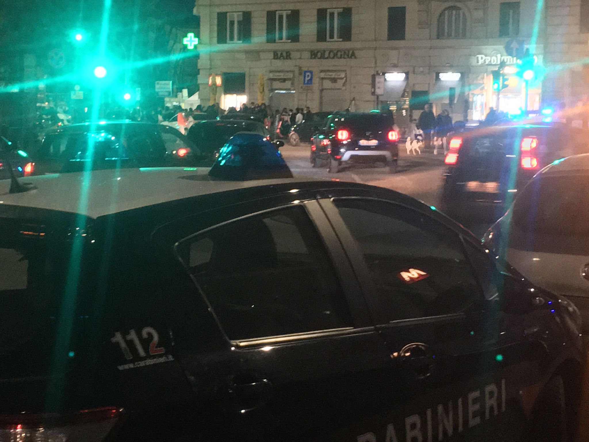Roma, quartieri in rivolta contro la mala movida: arriva la nuova ordinanza antialcol e stop vetro