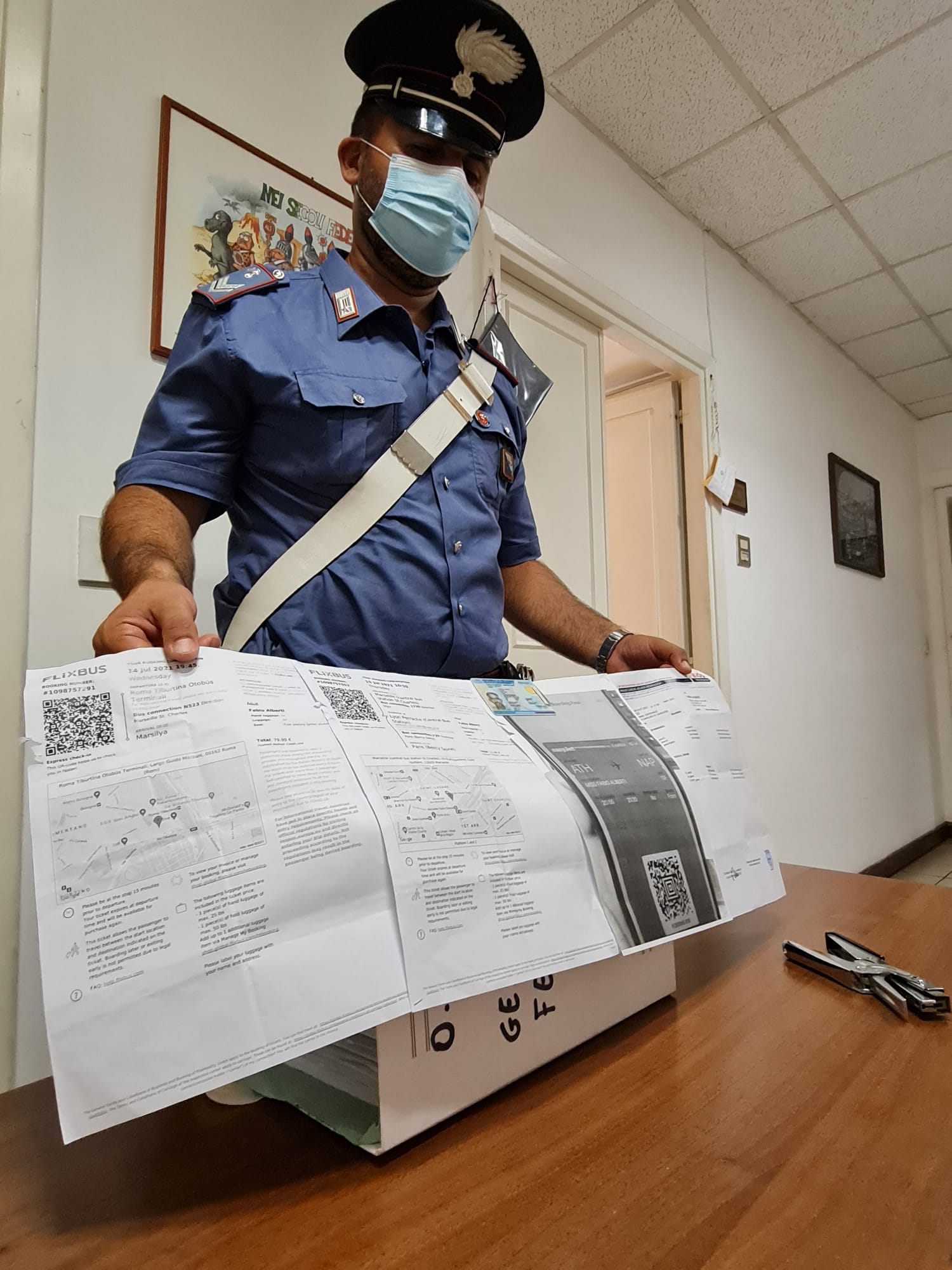 Roma, trovato con documenti falsi e 2 biglietti per Marsiglia e Lione: arrestato 25enne