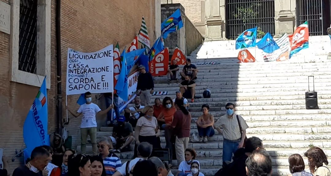Protesta lavoratori delle partecipate, i sindacati: "Fallimento amministrazione Raggi"