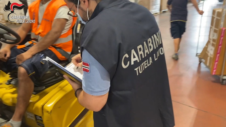 Lavoro: controlli dei carabinieri in 10 grandi siti della logistica trasporti
