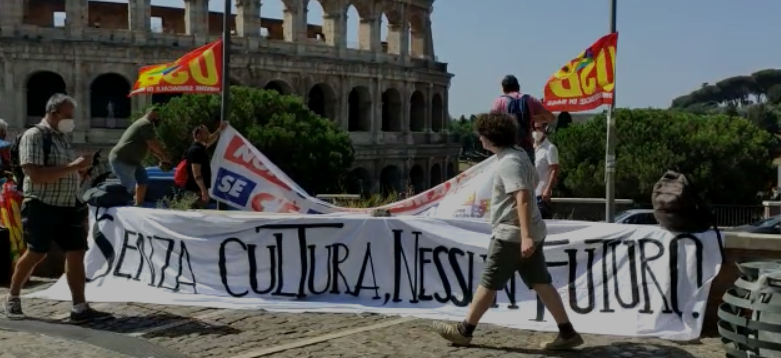 Lavoratori del mondo della cultura, protesta al Colosseo contro il G20