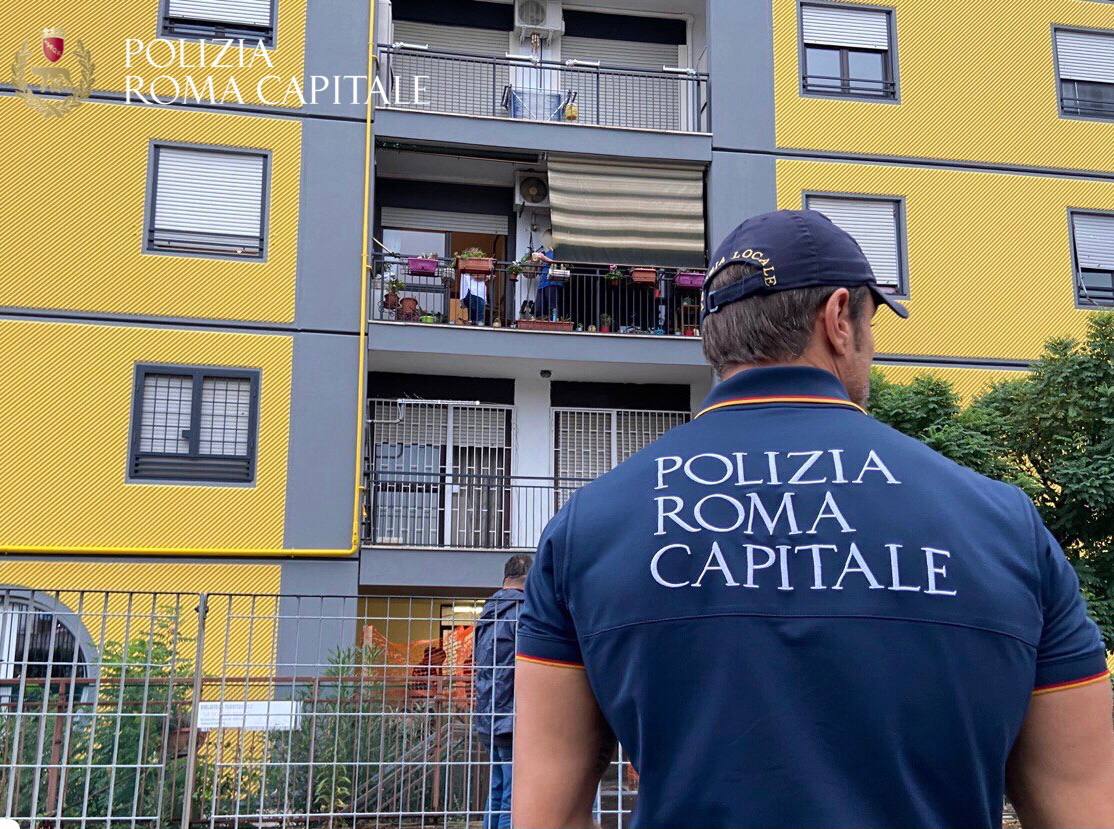 Roma, blitz nella torre 50 di Tor Bella Monaca: al via sgombero appartamenti Ater occupati