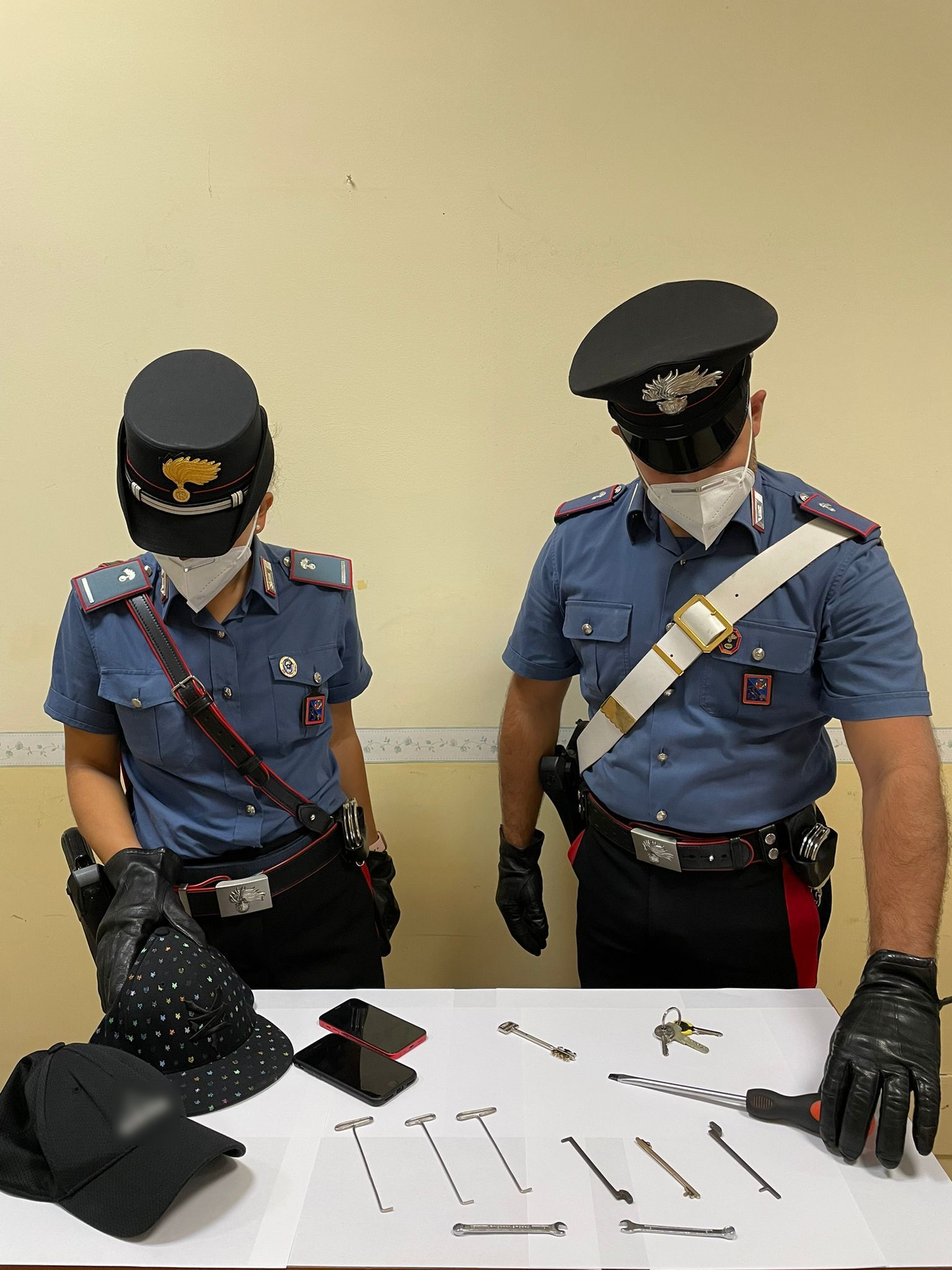 Roma, topi d'appartamento sorpresi in azione: 3 in manette