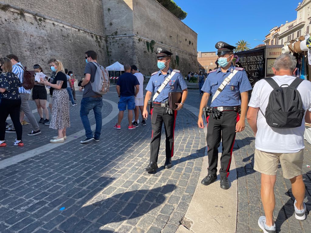 Roma, controlli dai Musei Vaticani a Castel Sant'Angelo: sanzionati 9 "saltafila" abusivi