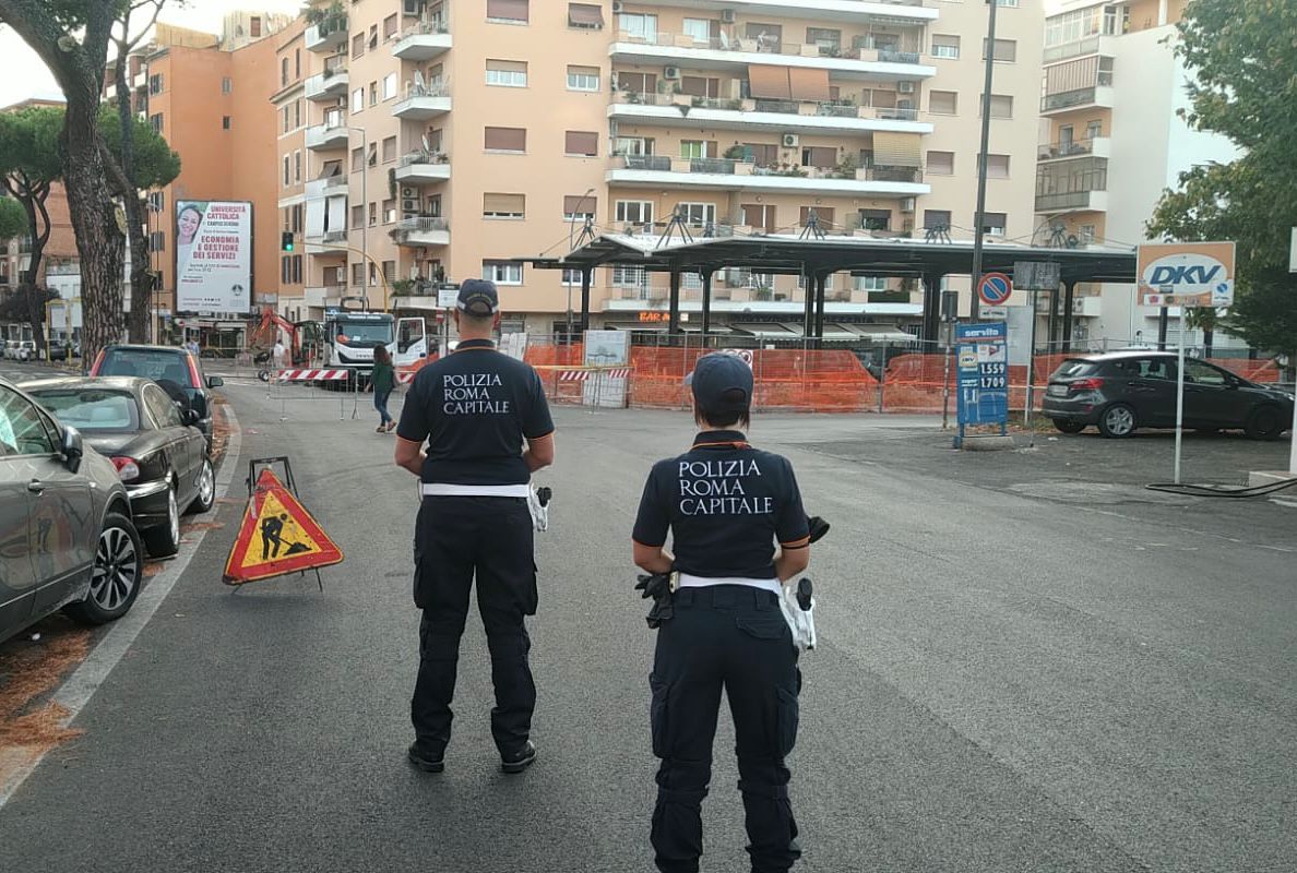 Roma, la polizia locale scioglie il gruppo "anti-degrado": è polemica