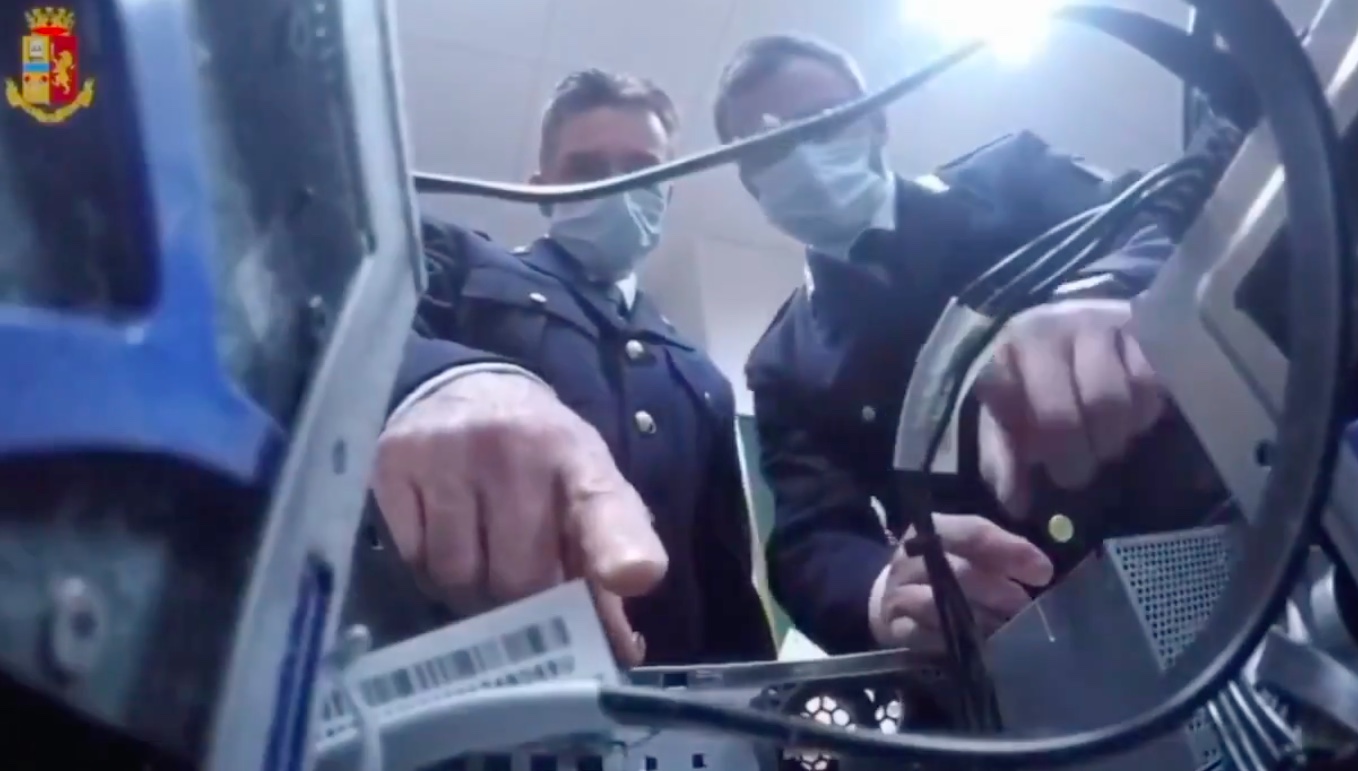 Blitz contro no vax, progettavano azioni violente nella manifestazione di Roma "no green pass": indagati 8 "guerrieri"
