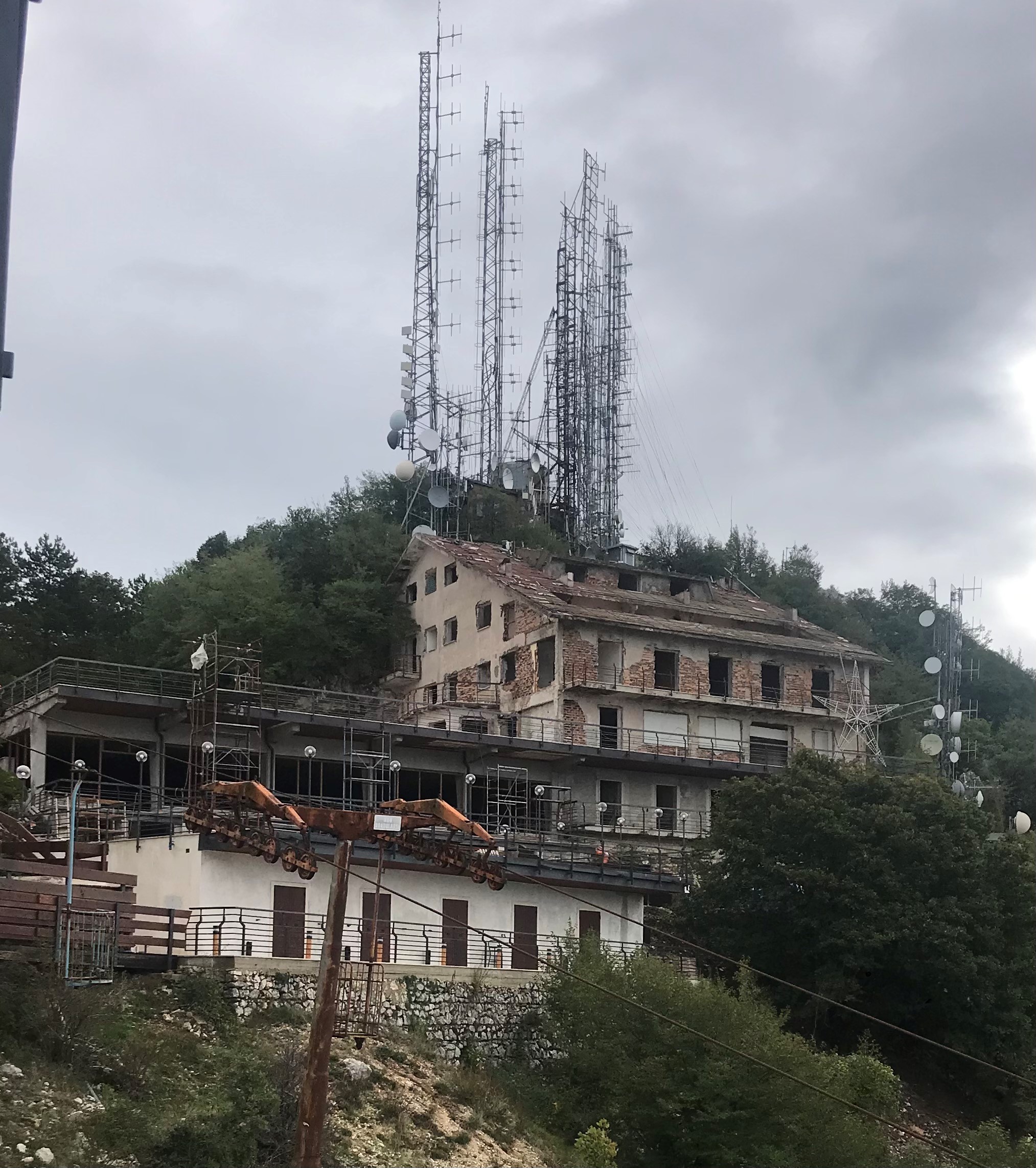 Roma, lavoro nero e sicurezza: stop a cantiere albergo e autolavaggio