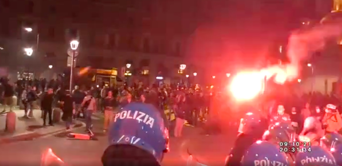 Manifestazione No Green pass, 12 arresti per gli scontri a Roma: in manette i leader di Forza Nuova