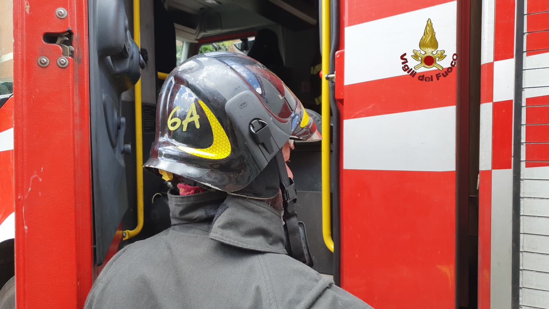 Roma, fiamme in una stanza d'albergo a Tor di Quinto: salvata una persona