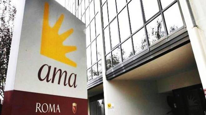 Rifiuti, Ama blocca le ferie natalizie per i dipendenti
