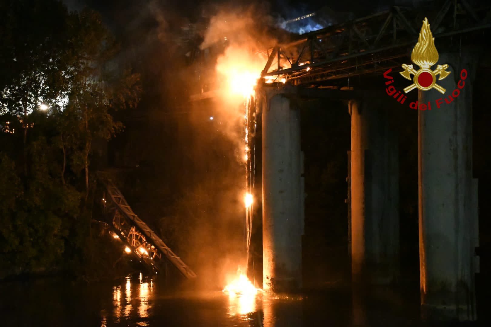 Incendio Ponte di Ferro: il rogo è doloso ma senza responsabili la Procura archivia