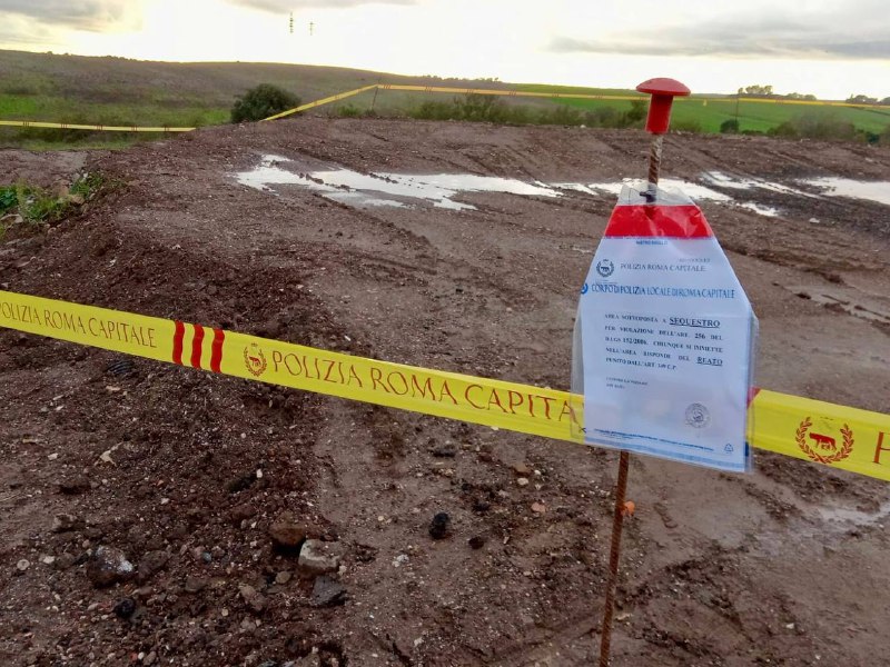 Roma, discarica abusiva a Castel di Leva: sequestrata area con 6mila metri cubi di calcinacci