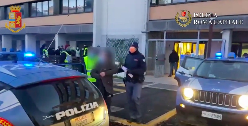 Roma, traffico di droga tra Tor Bella Monaca e San Basilio: 9 arresti