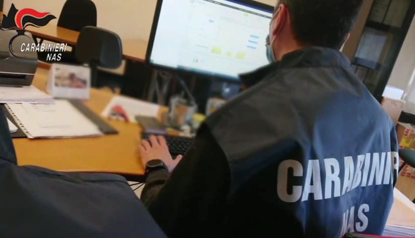 Anziani maltrattati e sedati per non disturbare, blitz in casa di riposo sul litorale: arresti e perquisizioni