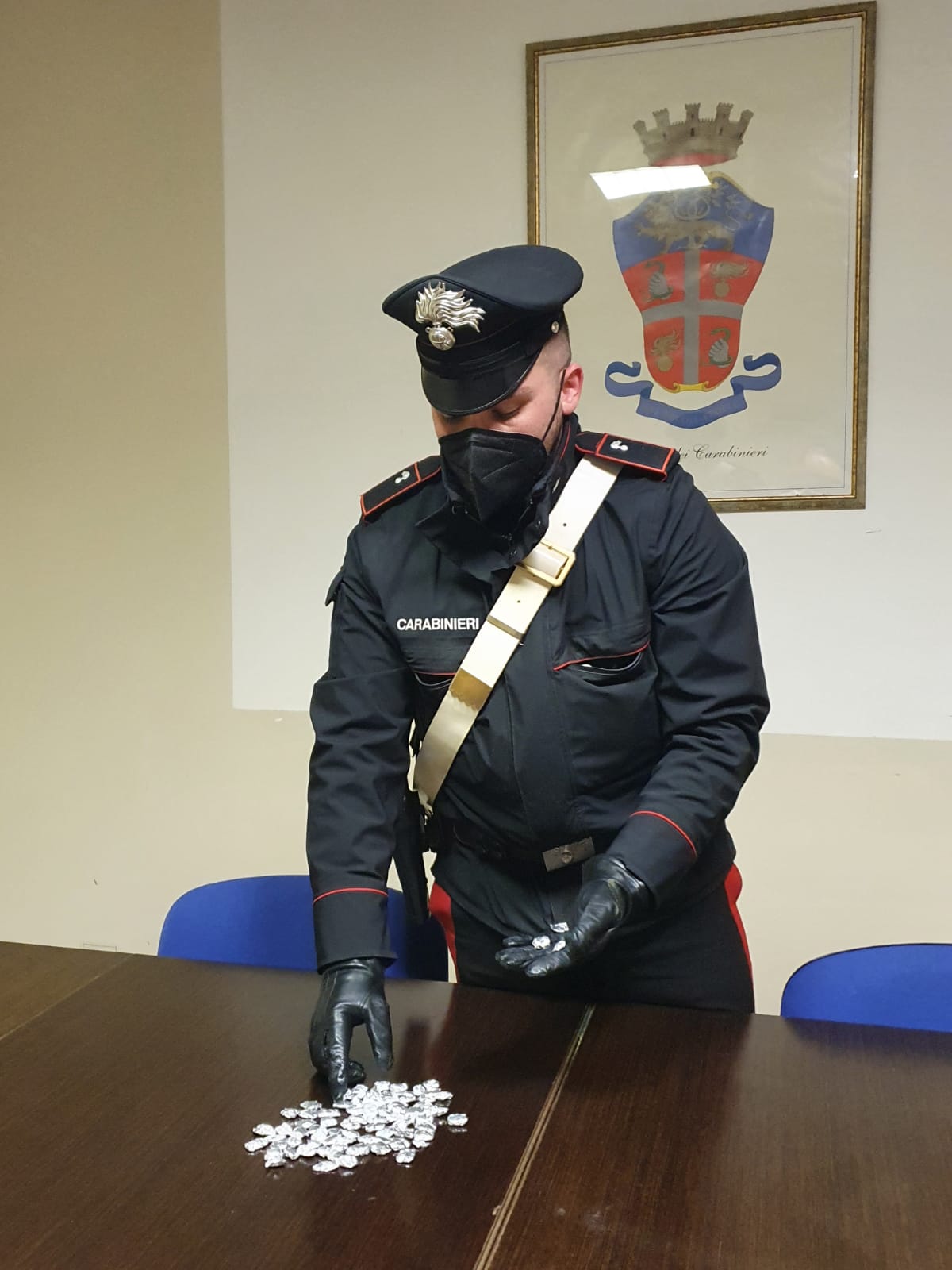 Roma, trovato con 80 dosi di hashish in tasca: arrestato 18enne