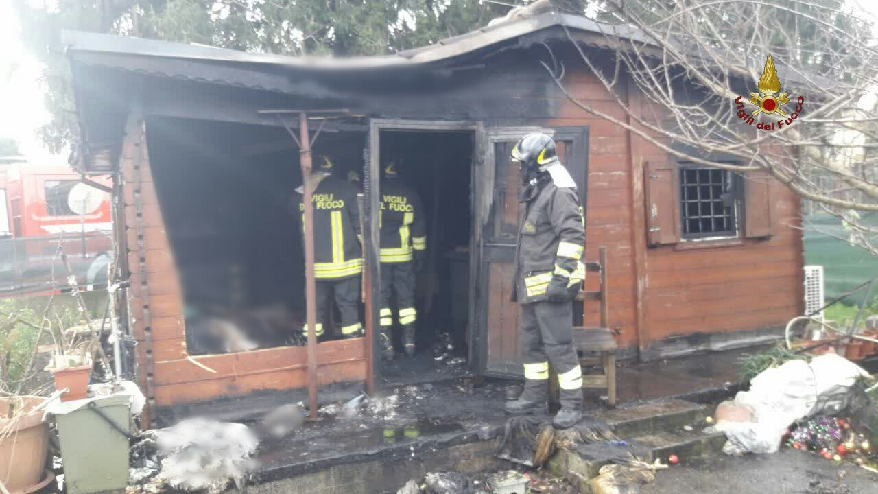 In fiamme casa di legno alle porte di Roma: 81enne trovata morta