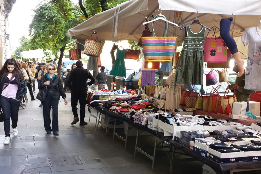 Roma, sentenza Tar Lazio: bancarelle a bando, annullata proroga al 2032
