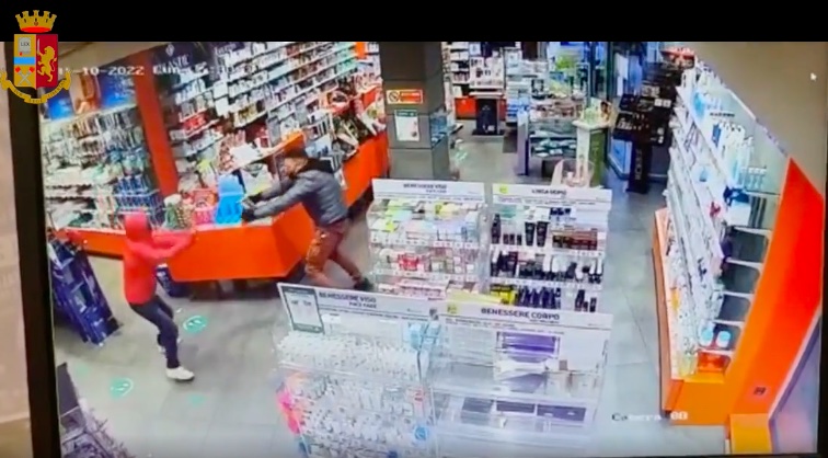 Roma, presi rapinatori seriali: beccati per la targa dell'auto coperta dalle mascherine
