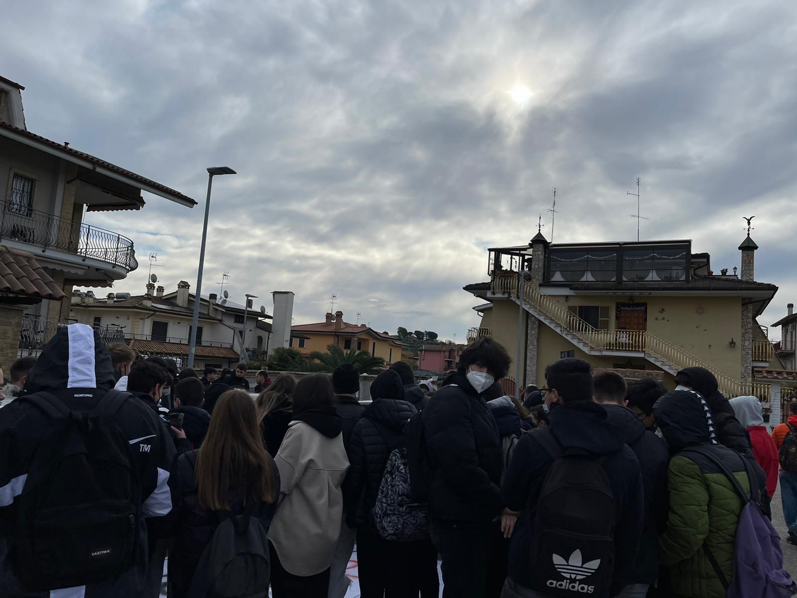 Monterotondo, all'istituto Cardano la protesta degli studenti: "La scuola sì, ma non così"