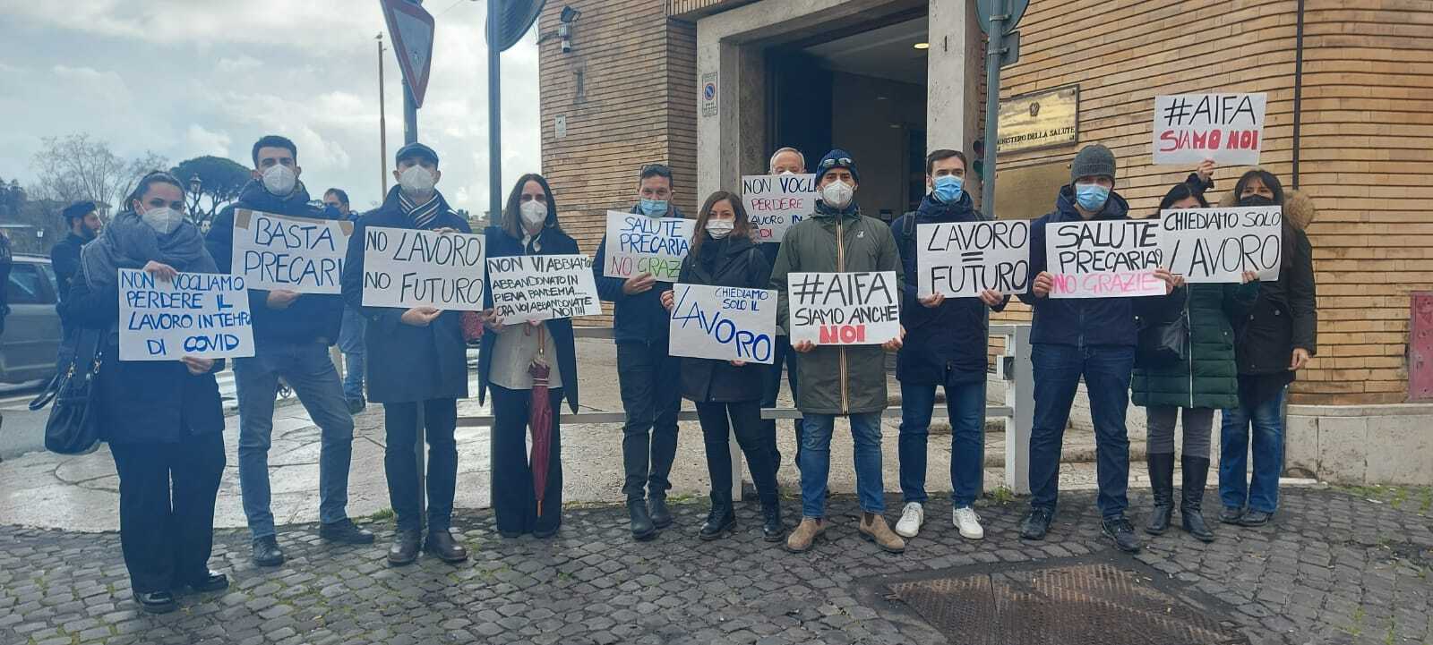 I precari AIFA manifestano sotto alla sede del Ministero della Salute: "Non vogliamo perdere il lavoro"