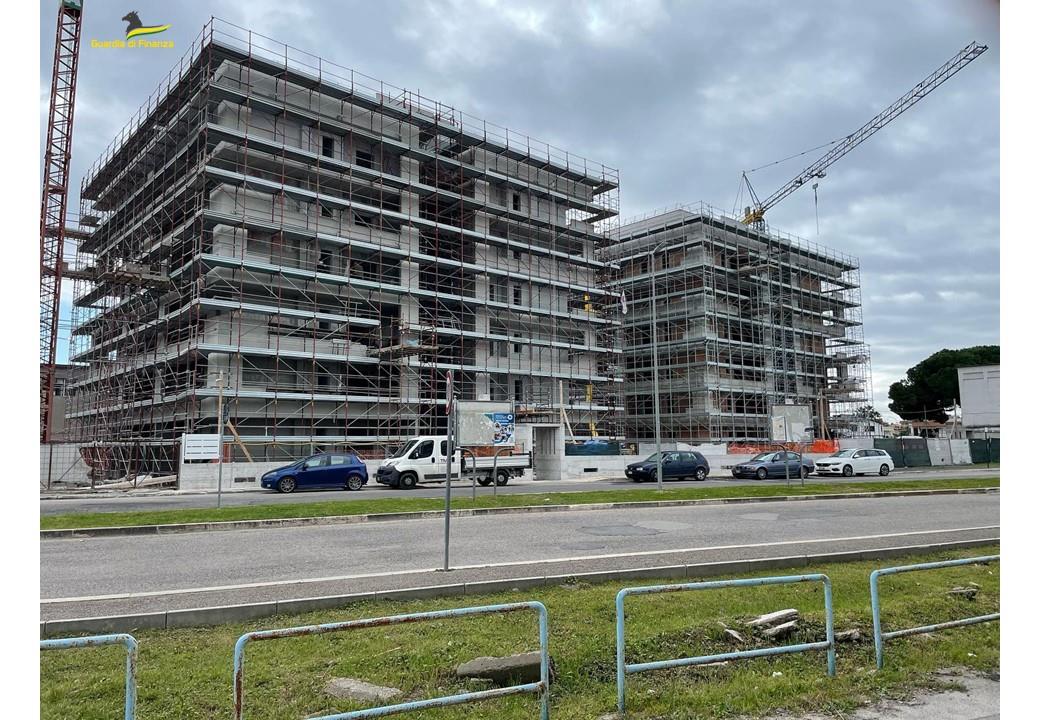 Latina, sequestrate 2 palazzine in costruzione a Terracina: avevano raddoppiato l'altezza