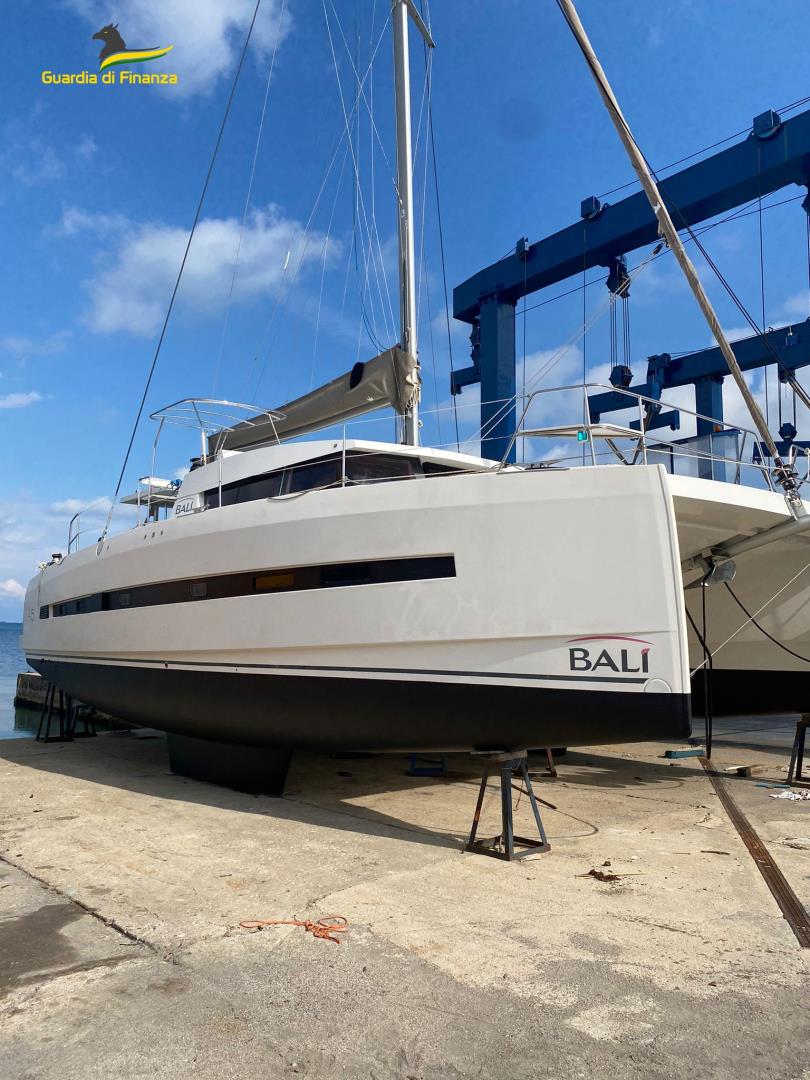 Latina, sequestrato catamarano a Gaeta: entrato in porto illegalmente